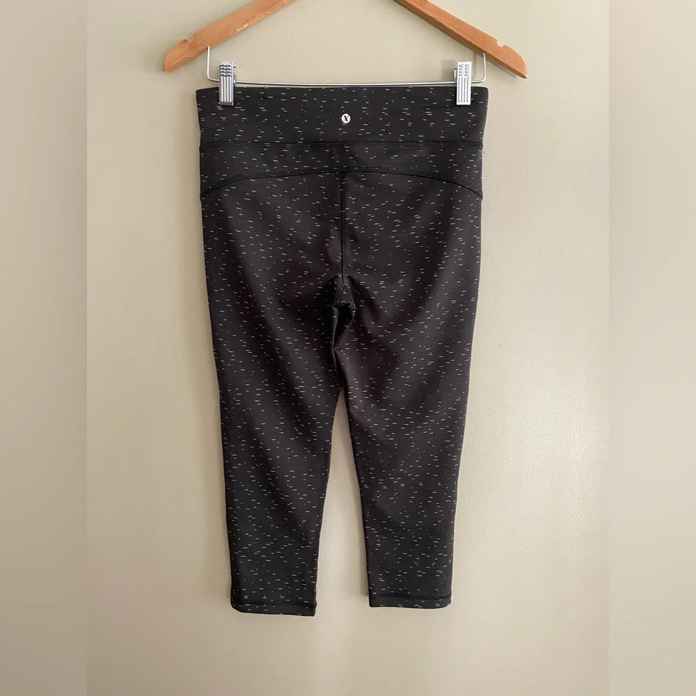 Xersion: Black Forted Capris Leggings with Brushed White Detail